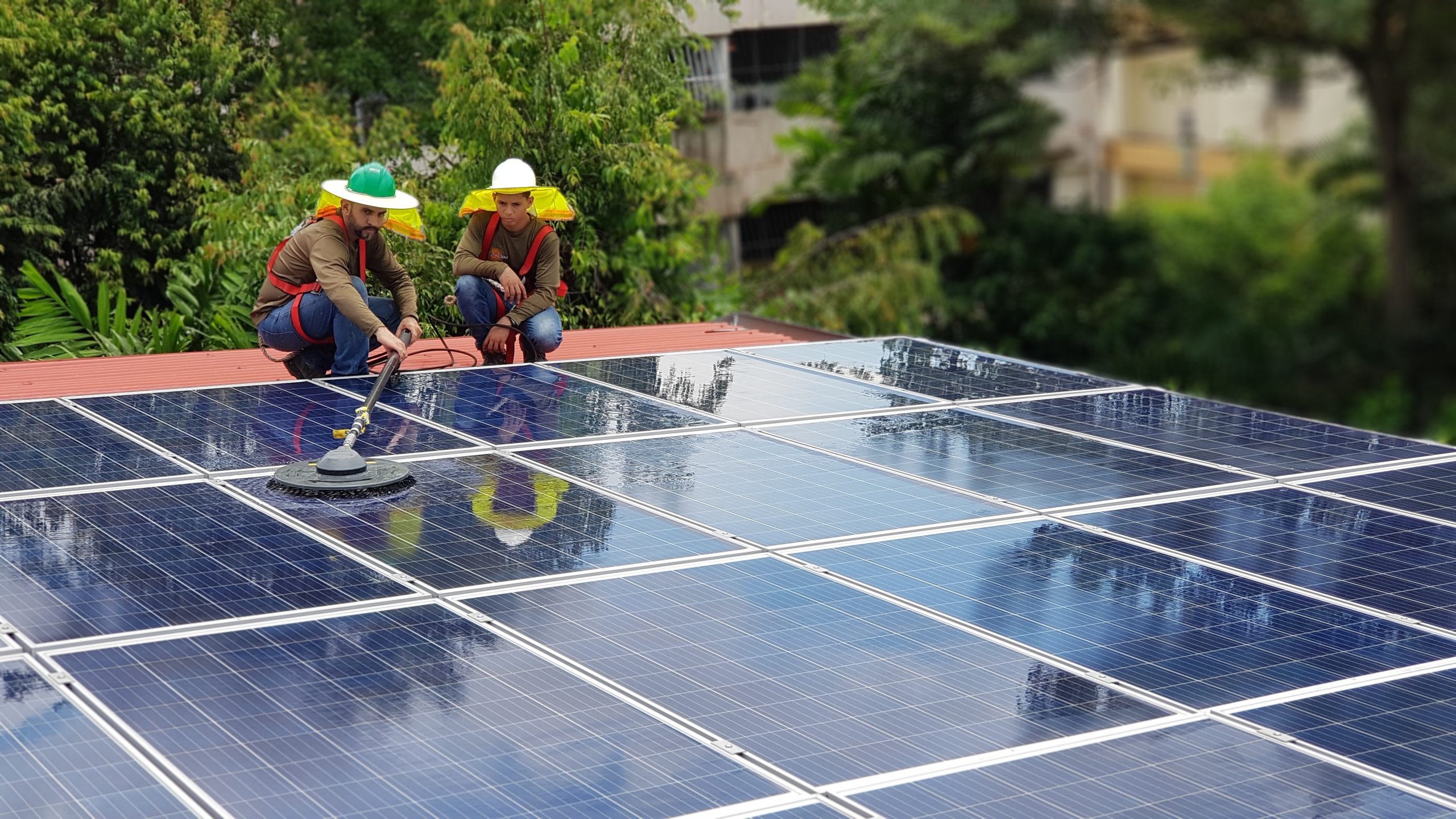 Instalación de paneles solares SECA Energy en Panamá